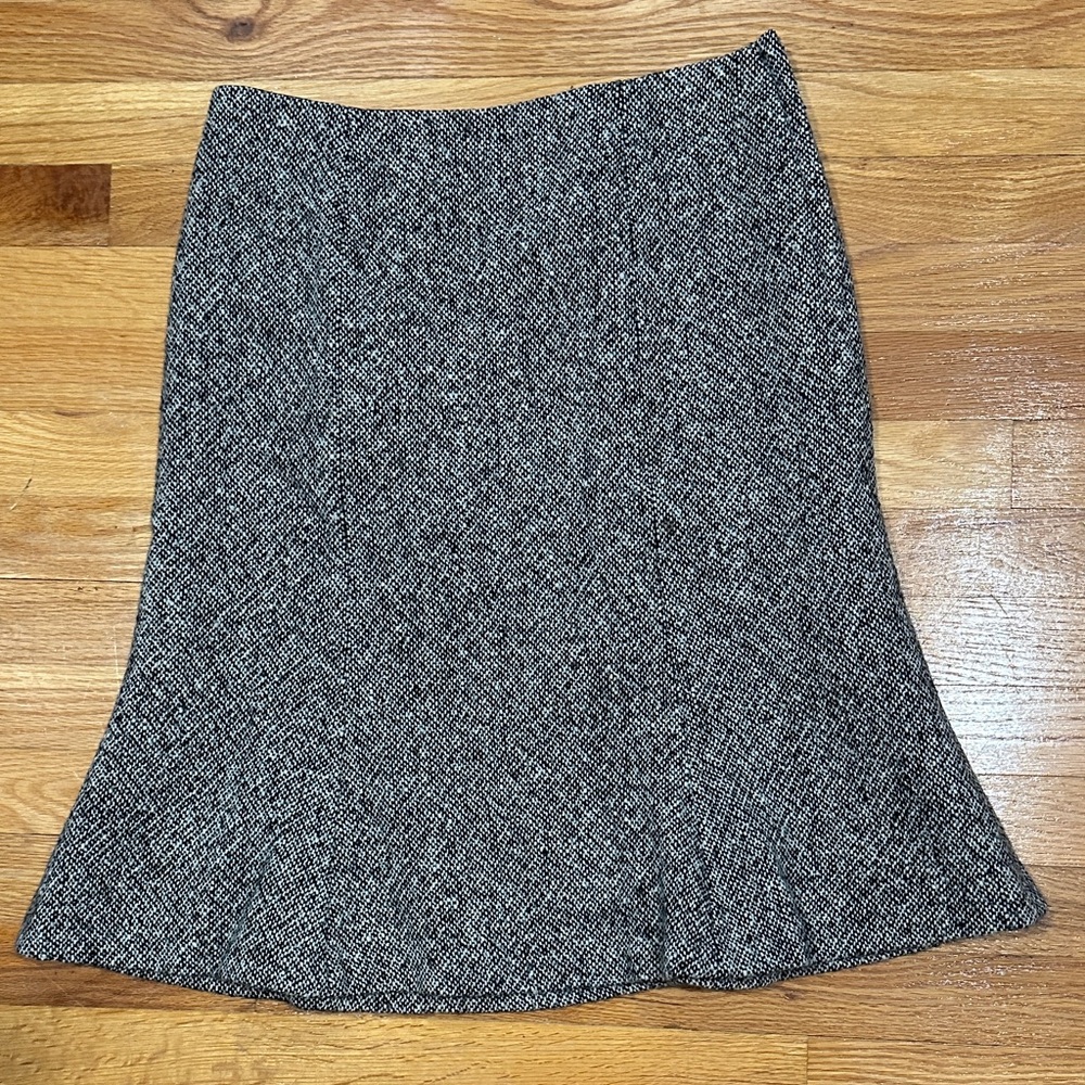 GAP Black abd white tweed tulip skirt